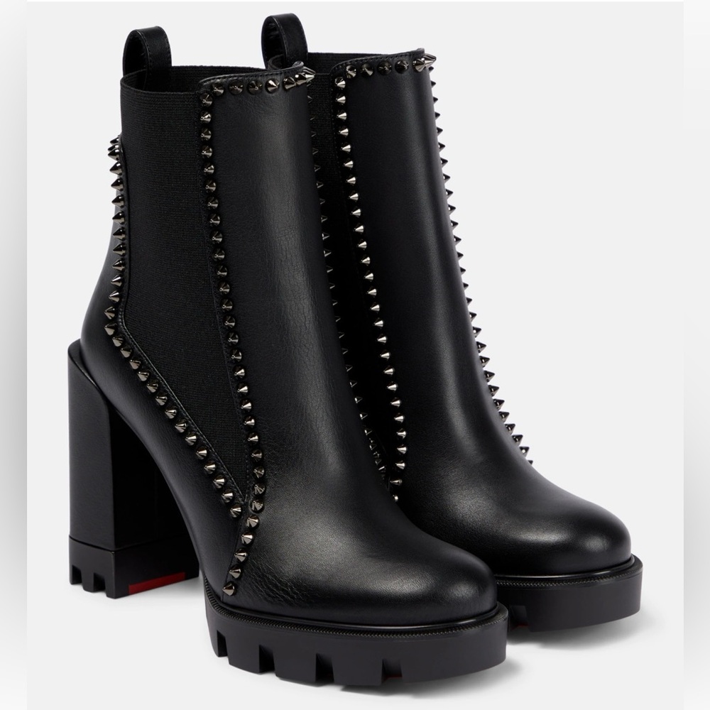 Out line Studded Ankle Boots